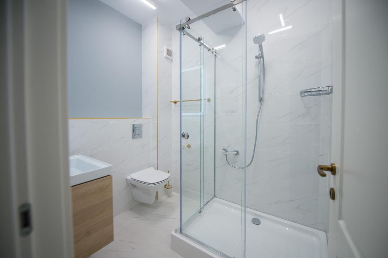 Luxury Promenada Apartment - Frontal Beachfront Mamaia Nord Нэводари Экстерьер фото