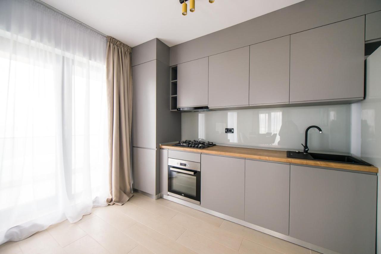 Luxury Promenada Apartment - Frontal Beachfront Mamaia Nord Нэводари Экстерьер фото