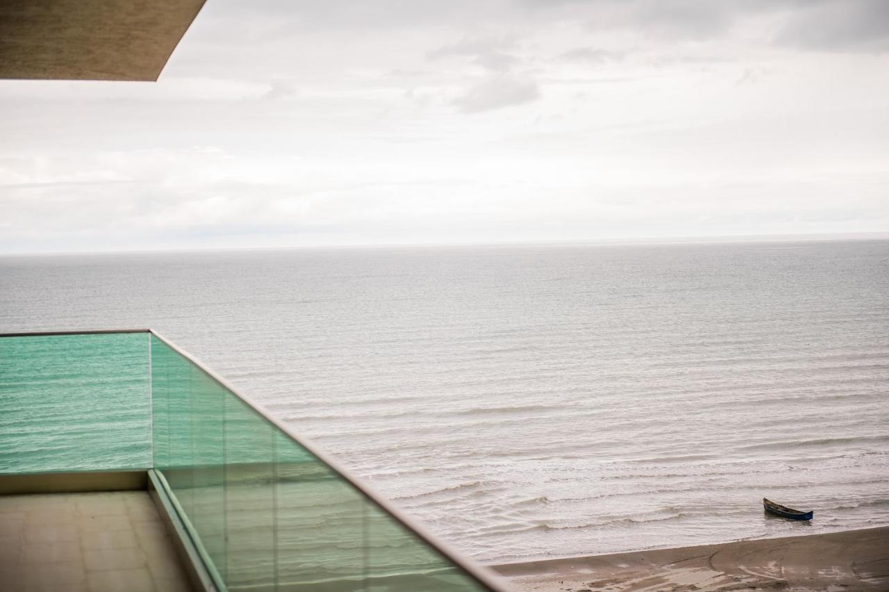 Luxury Promenada Apartment - Frontal Beachfront Mamaia Nord Нэводари Экстерьер фото