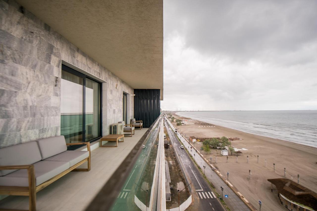 Luxury Promenada Apartment - Frontal Beachfront Mamaia Nord Нэводари Экстерьер фото