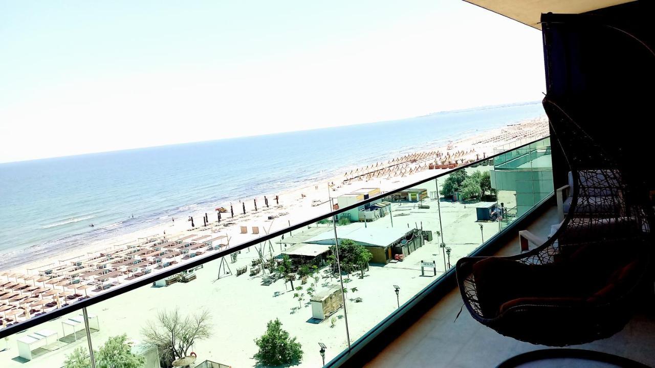 Luxury Promenada Apartment - Frontal Beachfront Mamaia Nord Нэводари Экстерьер фото