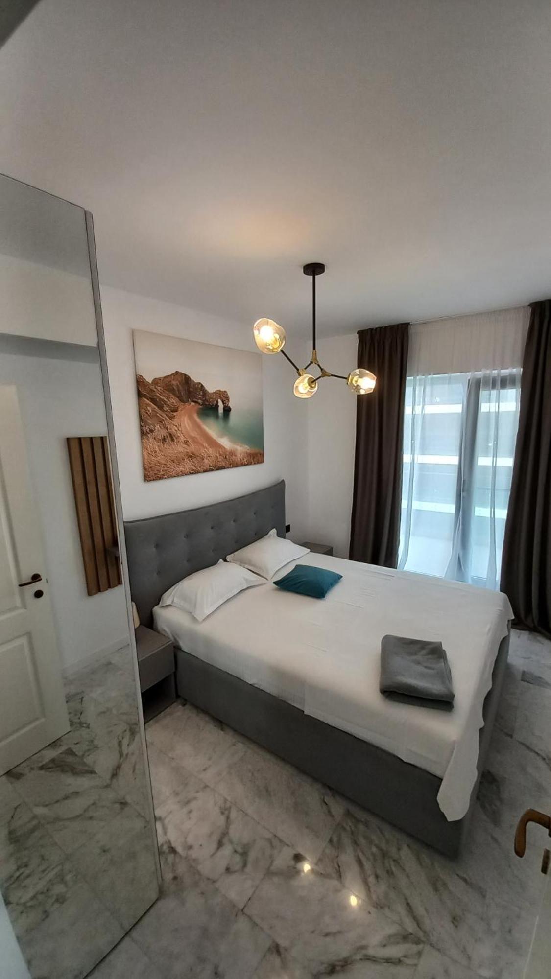 Luxury Promenada Apartment - Frontal Beachfront Mamaia Nord Нэводари Экстерьер фото